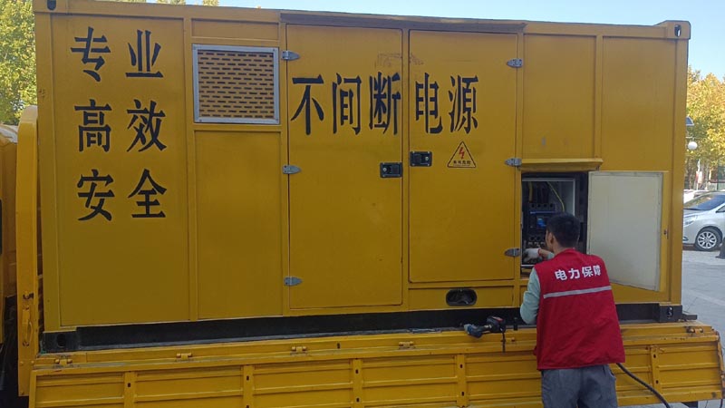 昭通柴油发电机组和UPS电源配合使用时，如何避免切换过程中的电力中断？
